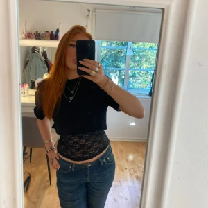 Spetslinne  - Svart spetslinne. Använd ett fåtal gånger💕