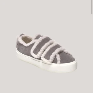 Grå INUIKII - Säljer mina nya INUIKII sneakers som är perfekt nu till höst och vinter. Har endast använt dom en gång så dom är i nyskick. Storleken är 39 men passar mig som har 38 i vanliga fall. Skriv för fler bilder 😊💖