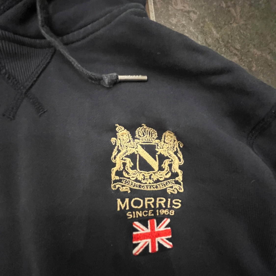 Svart hoodie från Morris med brodyr - 1