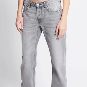 Grå jeans - Säljer dessa då de tyvärr inte används😅 Pris går såklart att diskuteras💕