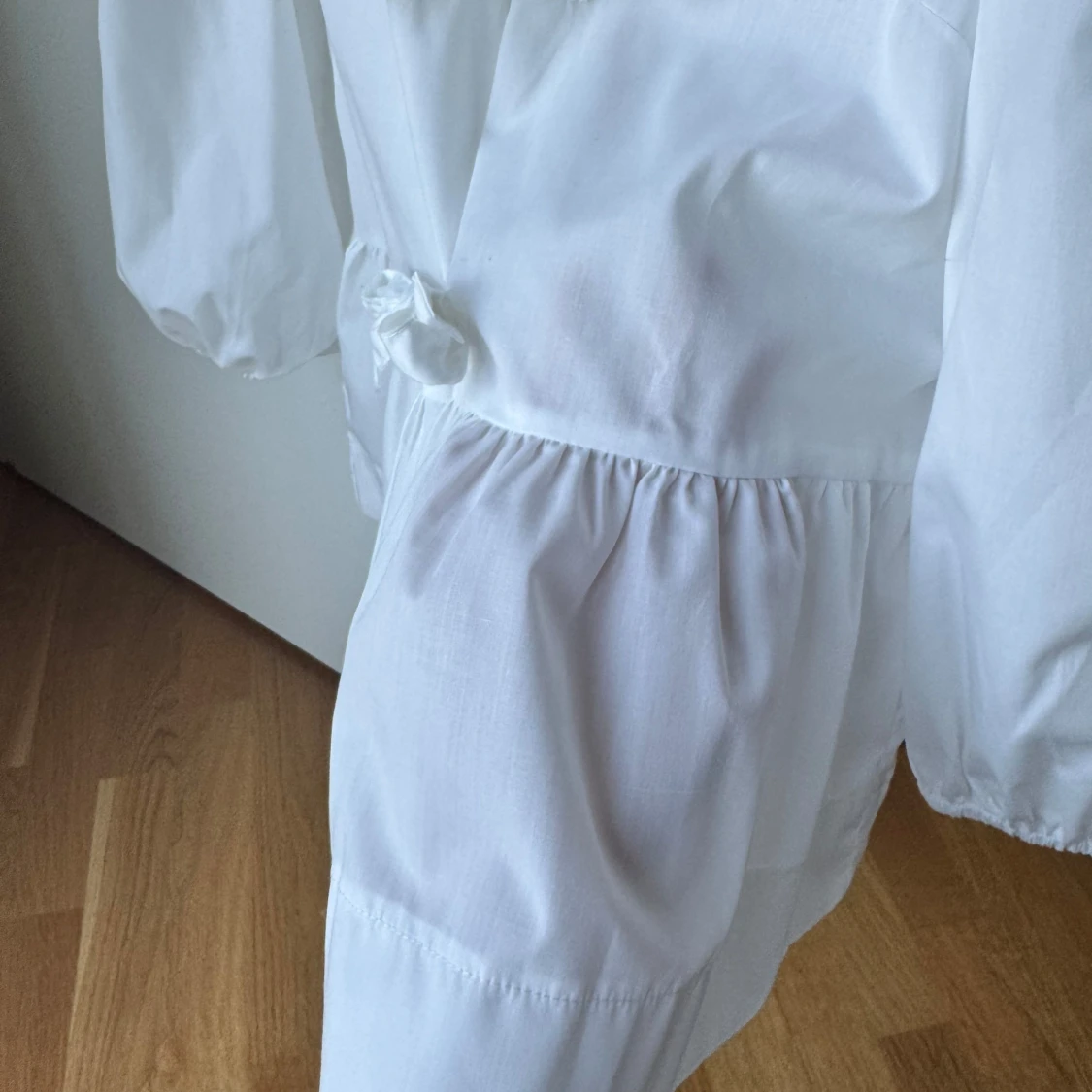 Vit blus liknar ganni - 1