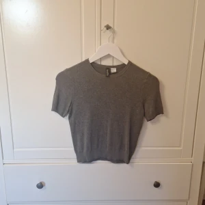 Kortärmad tröja - Använd fåtal gånger