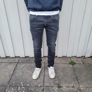 Replay jeans  - Replay jeans - Modell: Jondrill - Storlek: W31/L32 - skick: 9/10 - Nypris runt 2000kr