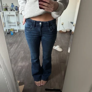 Jeans  - Från Gina Tricot i storlek 158