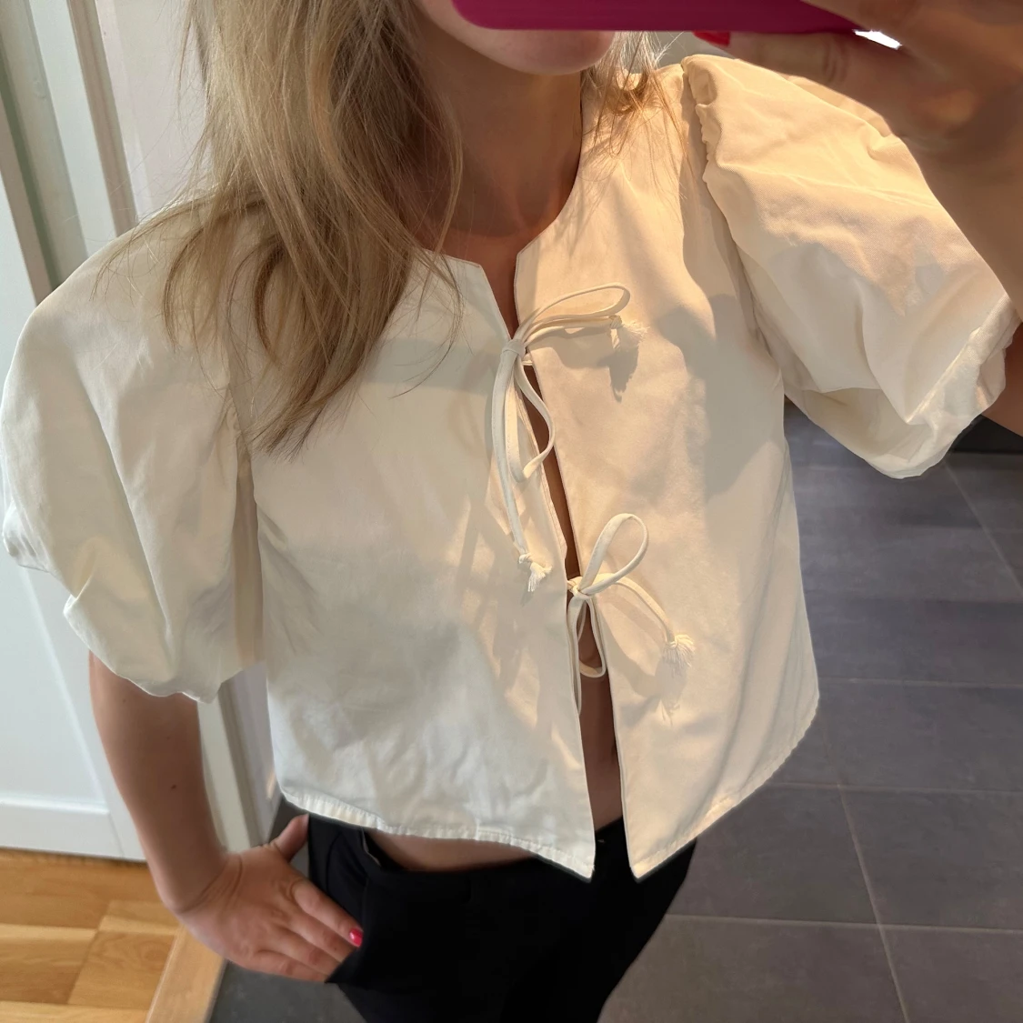 Vit topp med puffärm - 1