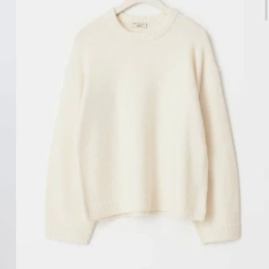 Stickad tröja  - Knappt använd från Gina! Nypris 400kr💓