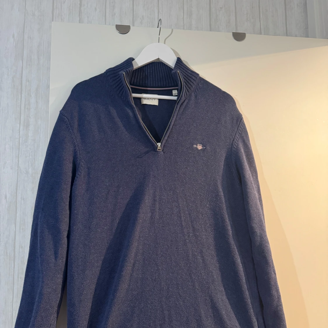 Blå tröja med dragkedja från GANT