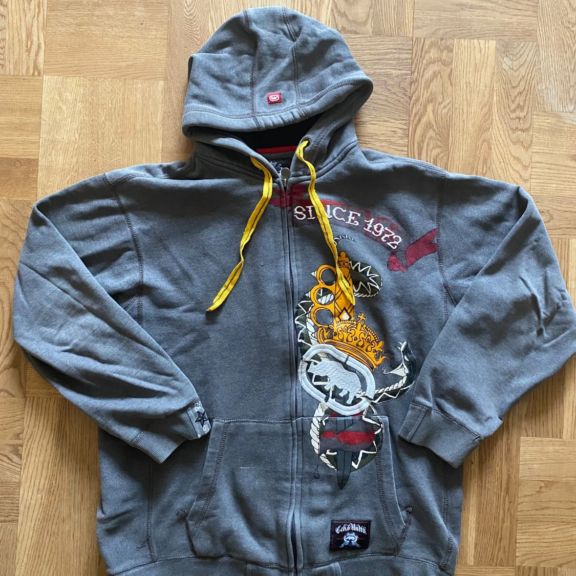 Grå hoodie från Ecko Unltd