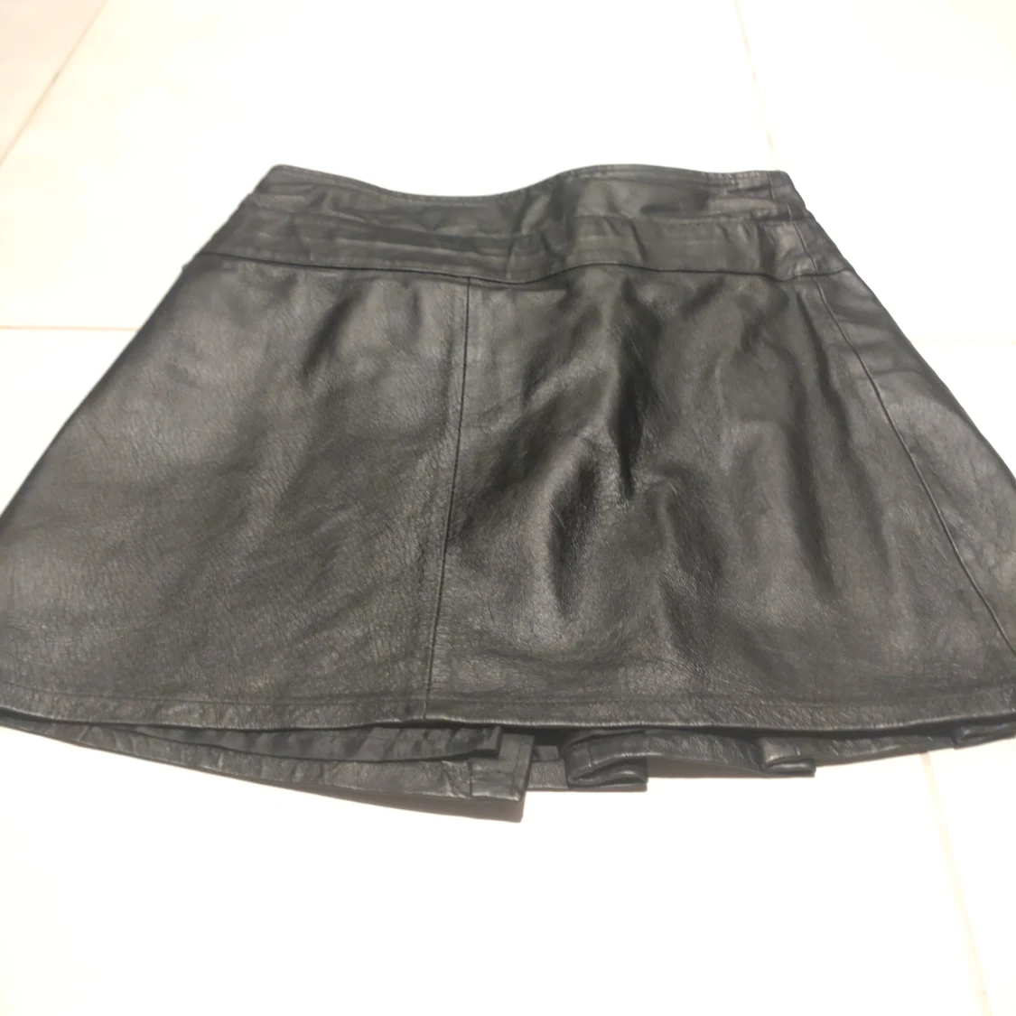 Svart skinnkjol från F & Co - 1