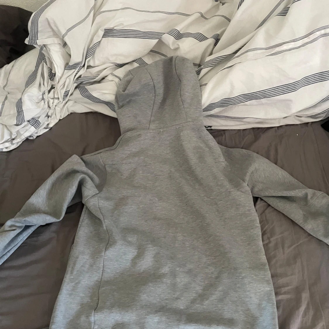Grå hoodie från Nike - 3