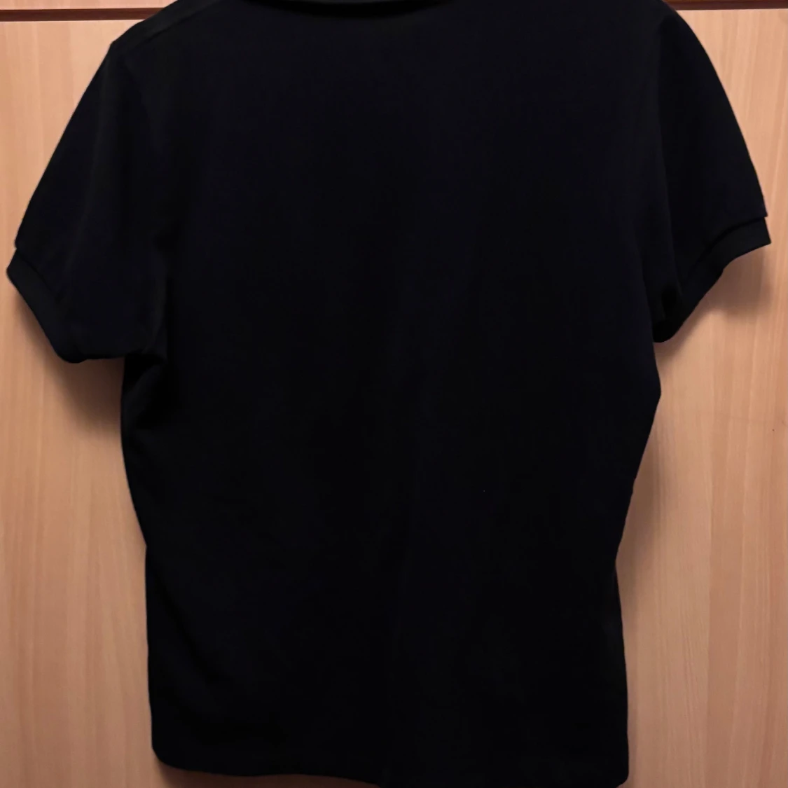 Svart pikétröja från Lacoste - 1