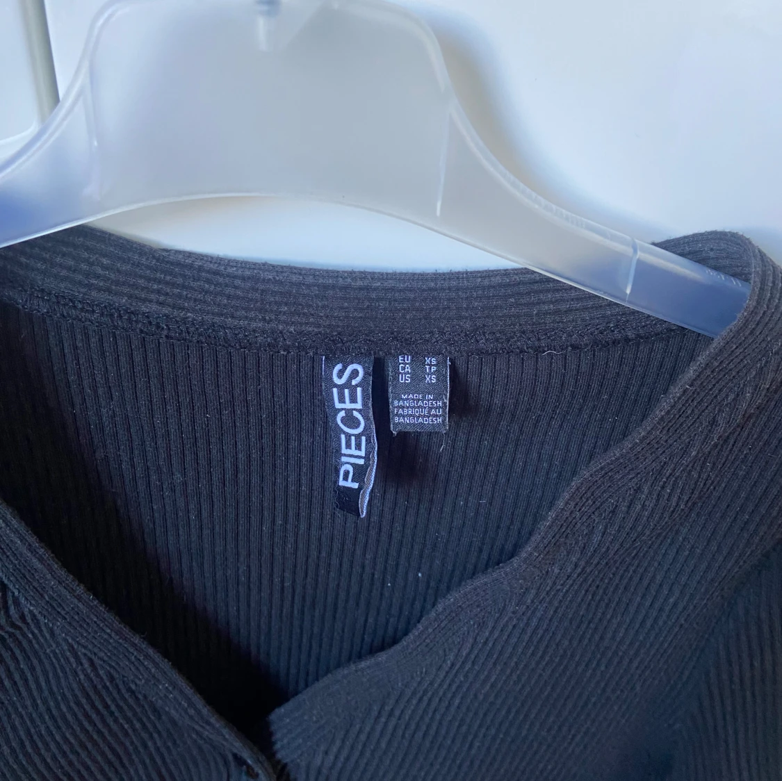 Svart ribbad kofta från Pieces - 2