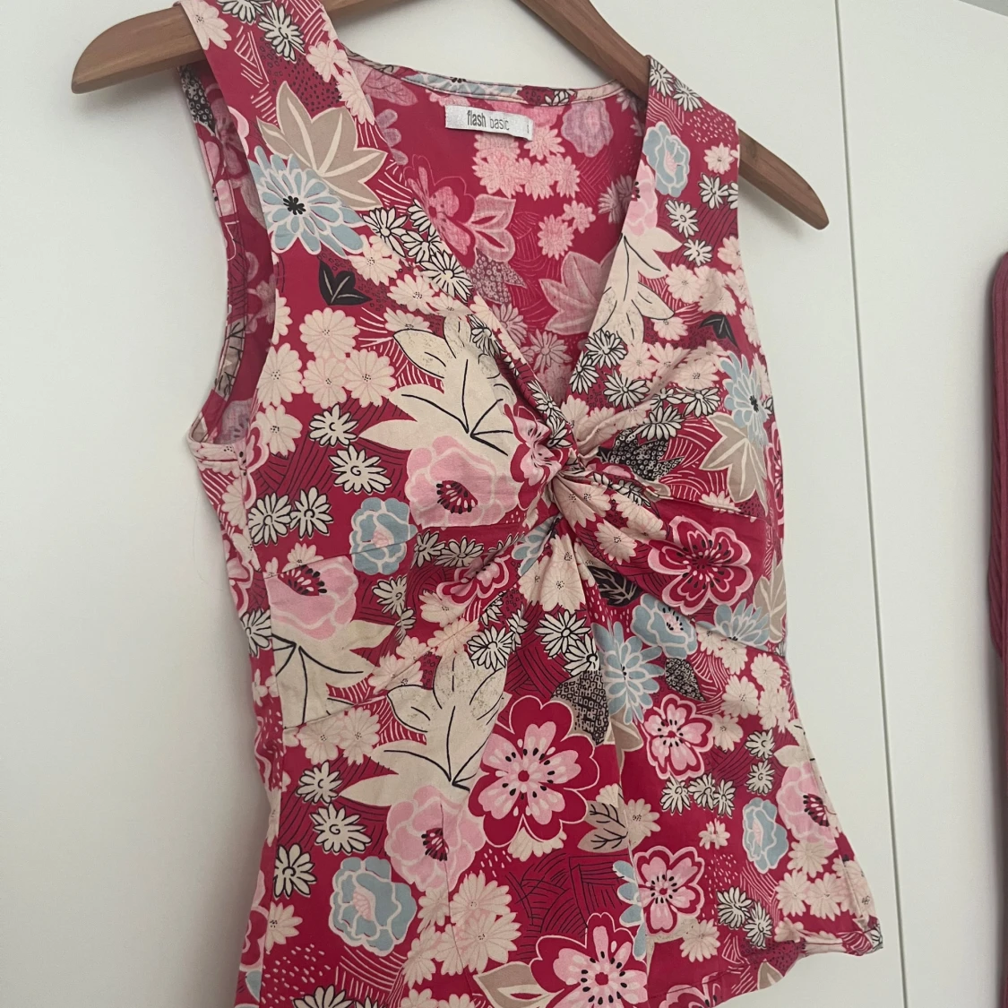 Blommig ärmlös topp från Flash Basic - 3