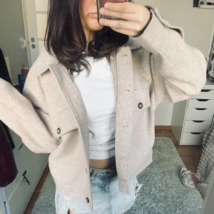 Vårjacka  - Skit snygg vårjacka från dopper strlk small 💕🙌🏽 