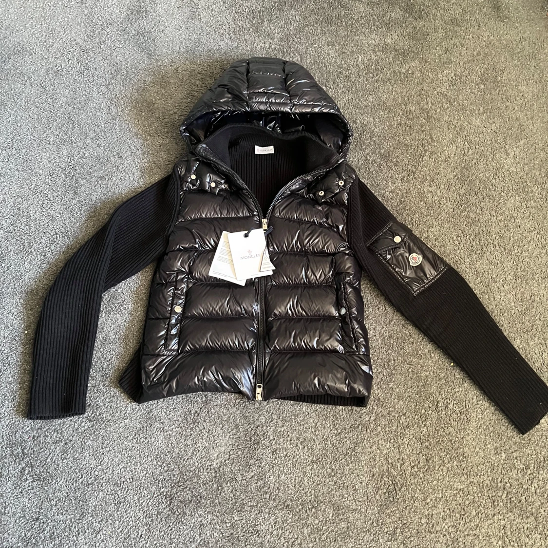 Svart dunjacka från Moncler