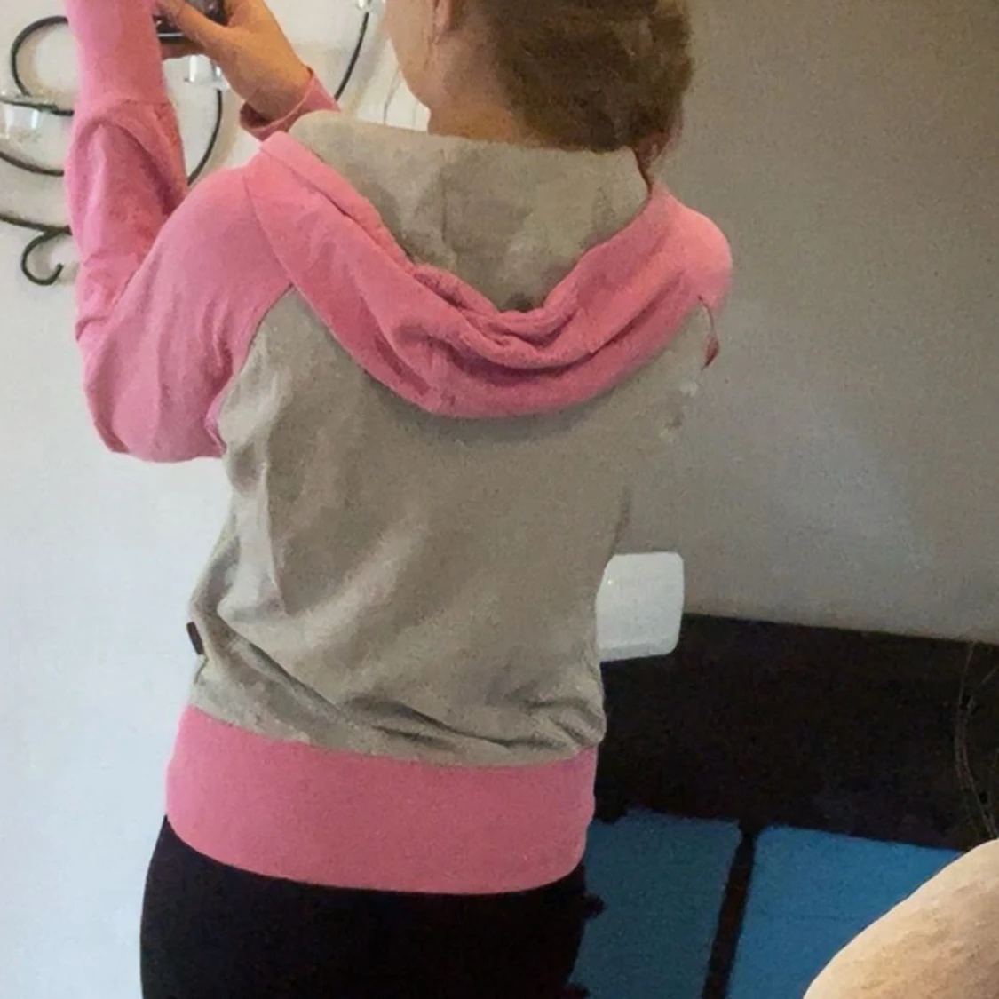 Grå och rosa zip-up från Nikita - 1