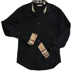 Burberry skjorta  - Burberry skjorta utan några defekter 
