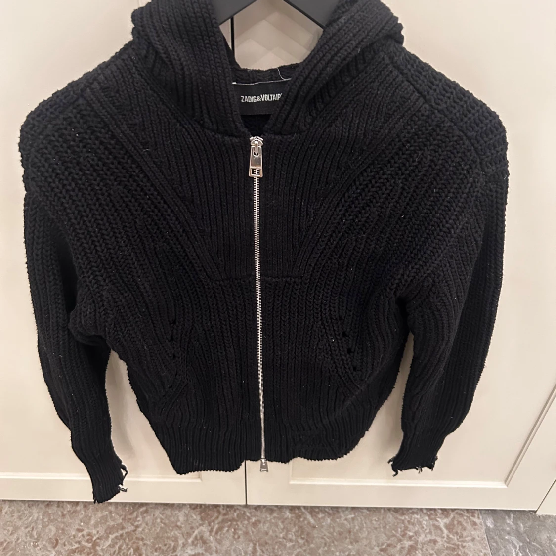 Svart stickad hoodie från Zadig & Voltaire - 1