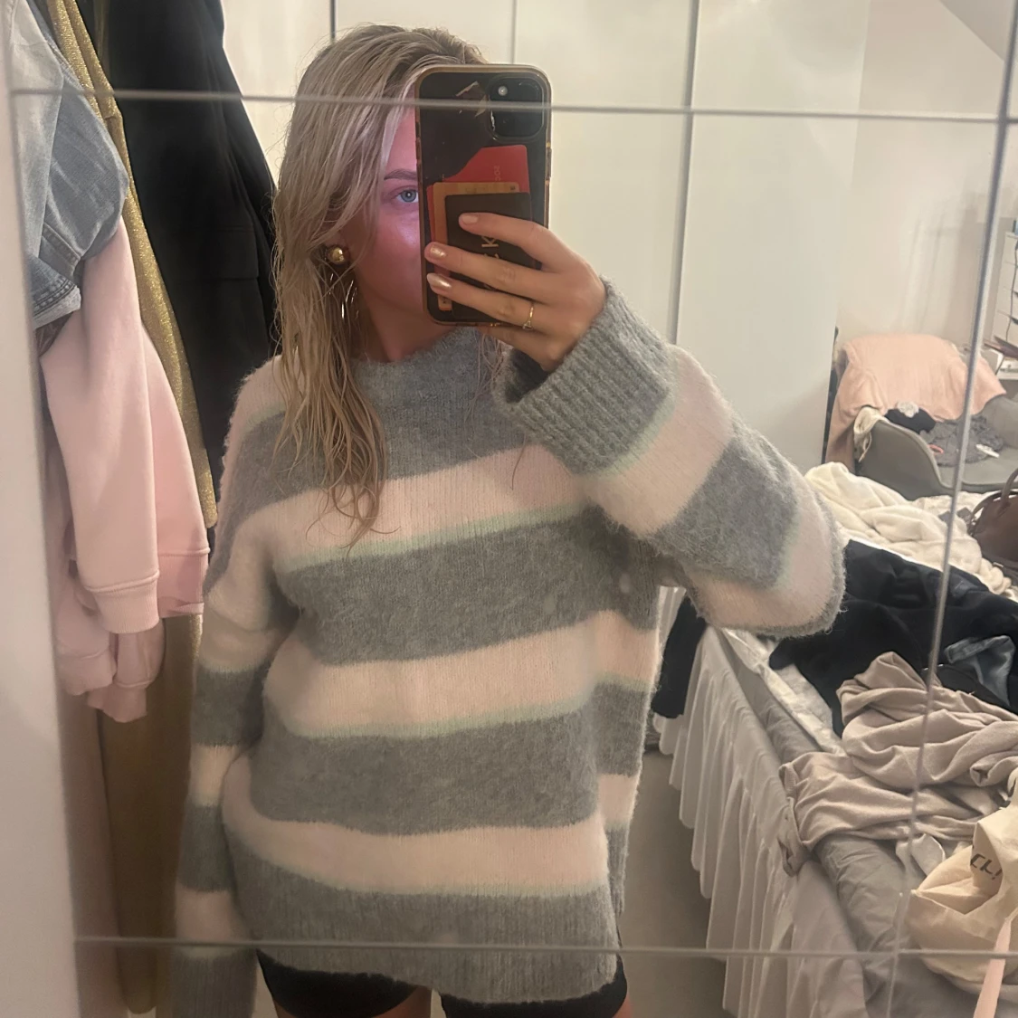 Randig oversized stickad tröja - 1