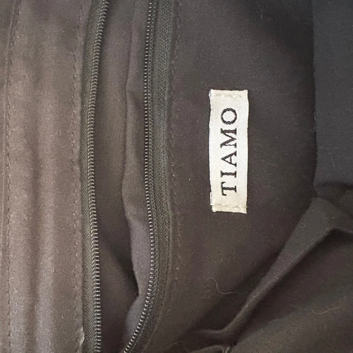 Svart axelväska med kedja från Tiamo - 2