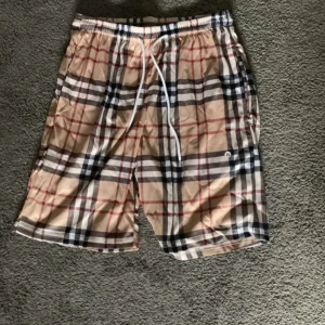 Burberry shorts - Ifykyk