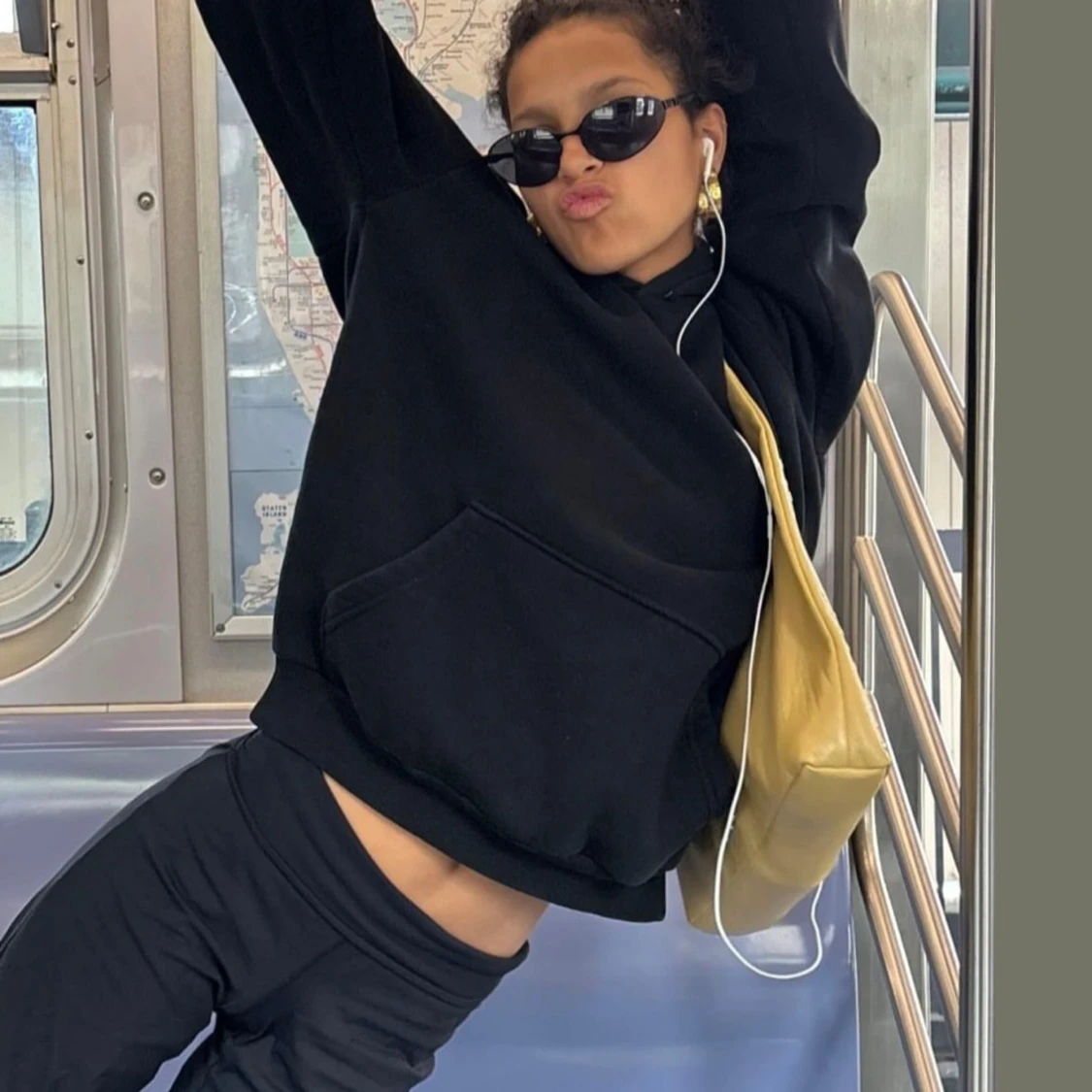 Svart oversized hoodie med huva