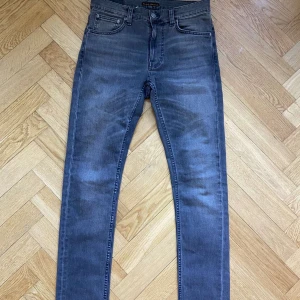 nudie jeans - modellen| lean dean| storlek 30-32 |skick 9/10| pris 499