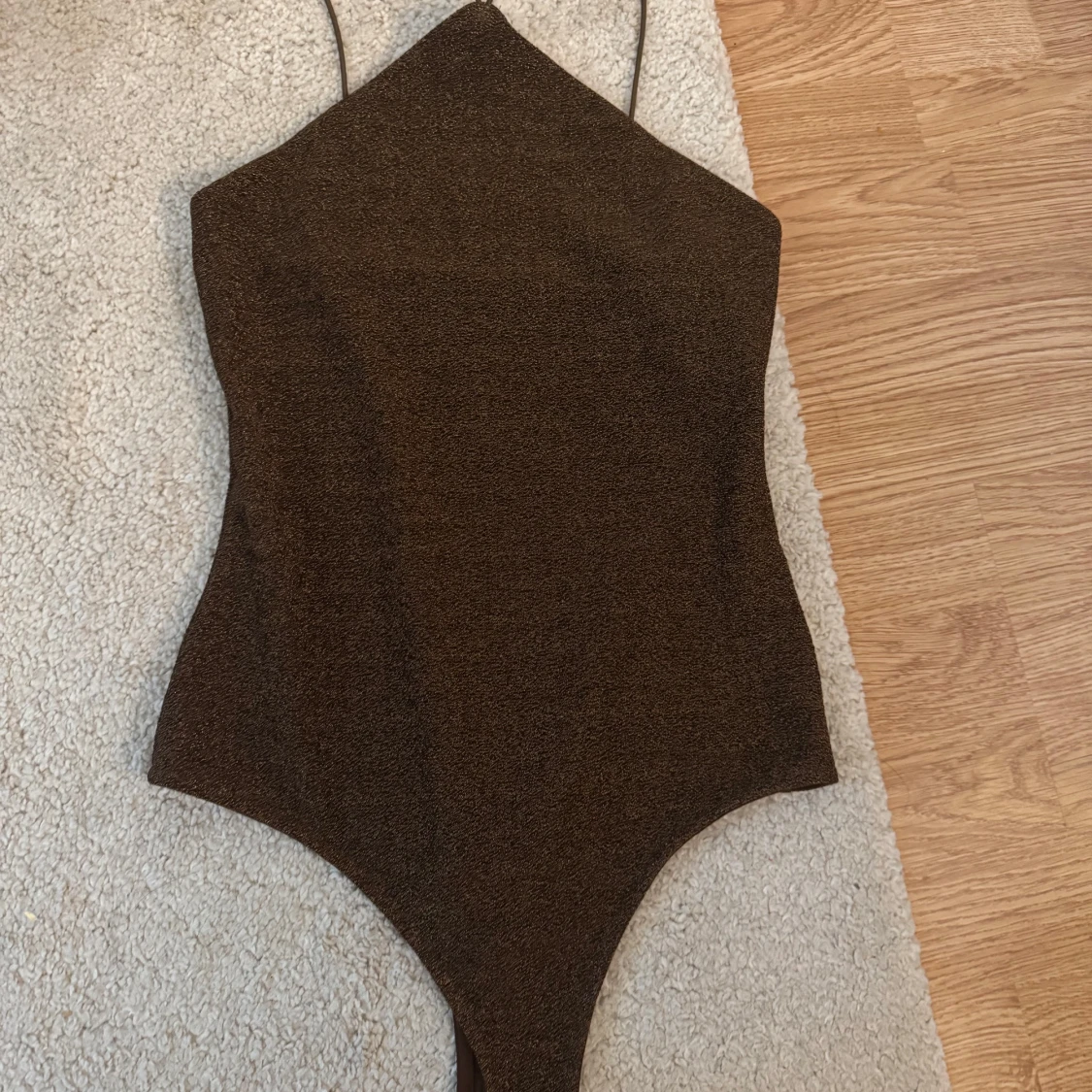 Brun glittrig body - 1