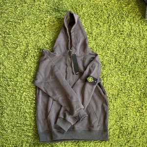 Stone Island hoodie  - Säljer nu min stone Island hoodie för ett bra pris. Om det finns frågor är det bara att fråga. 