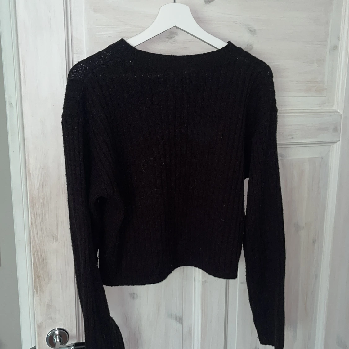 Svart ribbstickad tröja från h&m i storlek M - 1