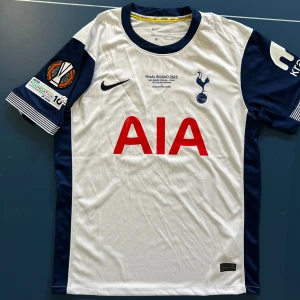 Bergvall Tottenham Fotbollströja - Helt ny Bergvall Tottenham Fotbollströja. Finns i storlek S och M