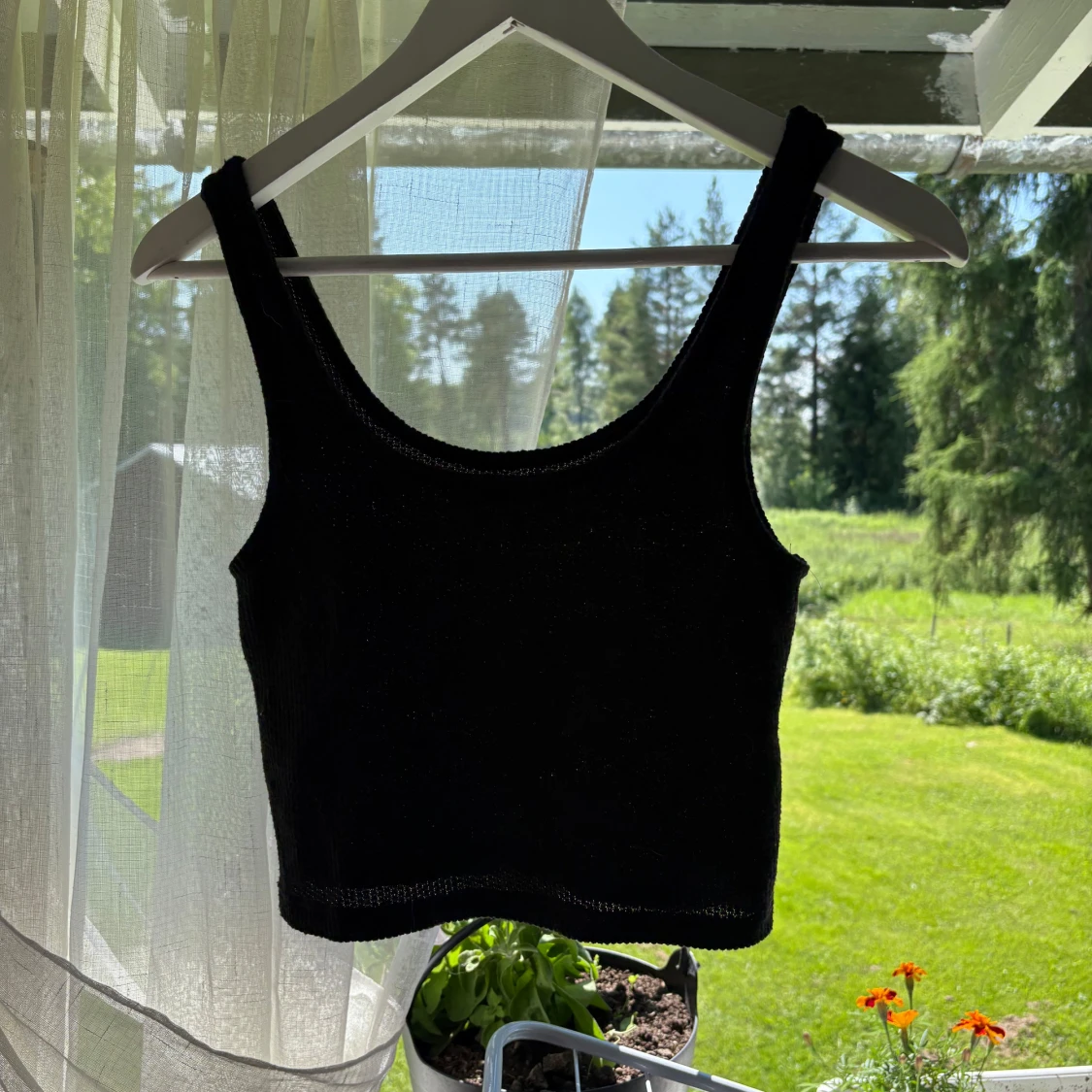 Svart croppad linnetopp FB Sister XS - 1