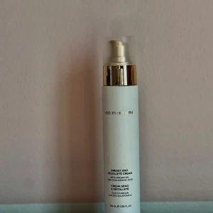 Intimissimi kräm - Säljer en kräm ifrån intimissimi, nypris 280kr. Produkten är öppnad och är därmed ej i orginalförpackning men är aldrig använd. Hör gärna av er vid frågor eller funderingar! pris kan diskuteras. 