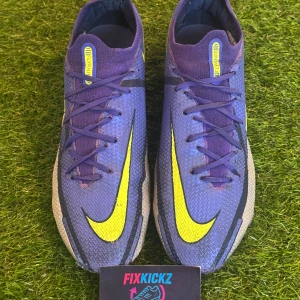 Nike Phantom - Väldigt fina skor i väldigt bra kvalitet extremt sköna. Engligt många de bästa skorna som nike någonsin gjort