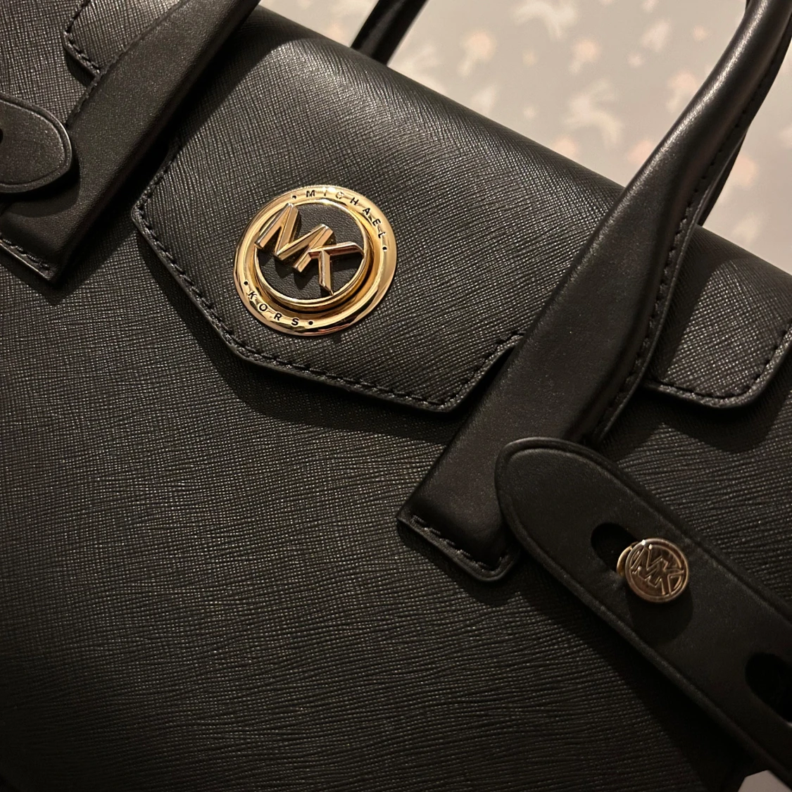 Svart handväska från Michael Kors - 1