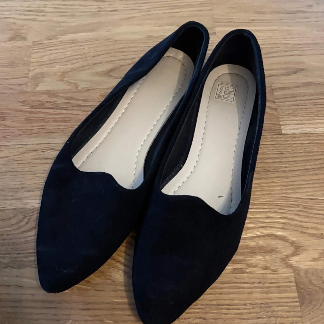 Svarta ballerinaskor med spetsig tå - 1