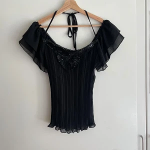 Svart topp - Supersnygg svart topp💗
