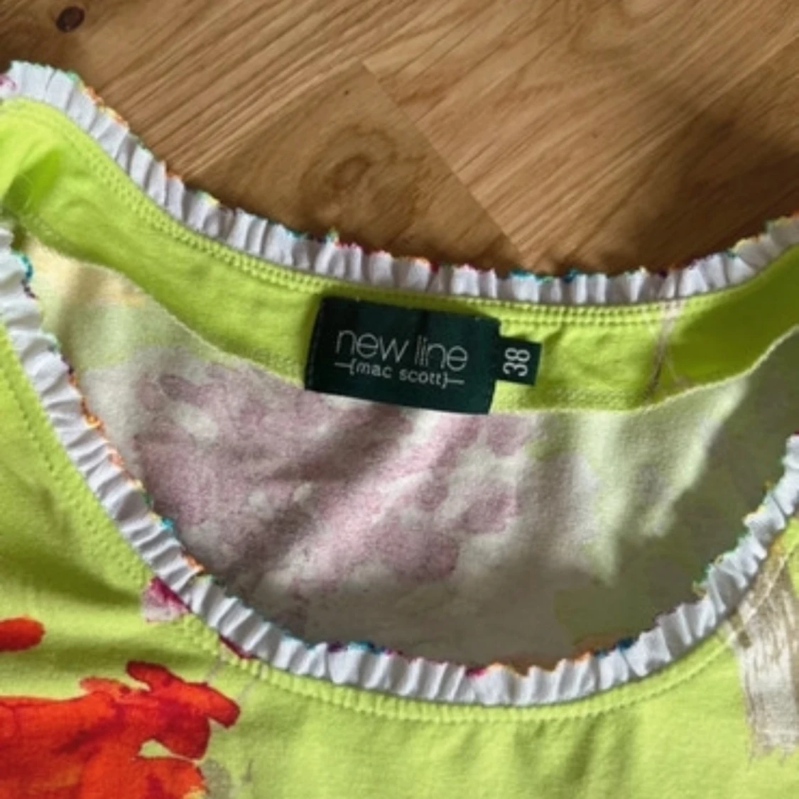 Blommig limegrön topp från New Line - 3