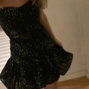 Maje dress - Säljer min superfina majeklänning i storlek 40! Passar dock mig som har S!💗💗💗