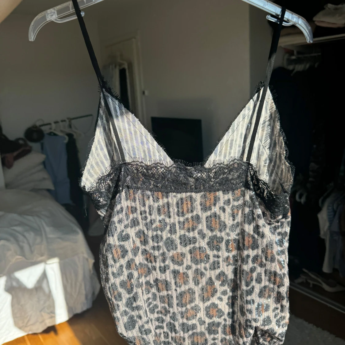 Leopardmönstrad linnetopp med spets från Zara - 1