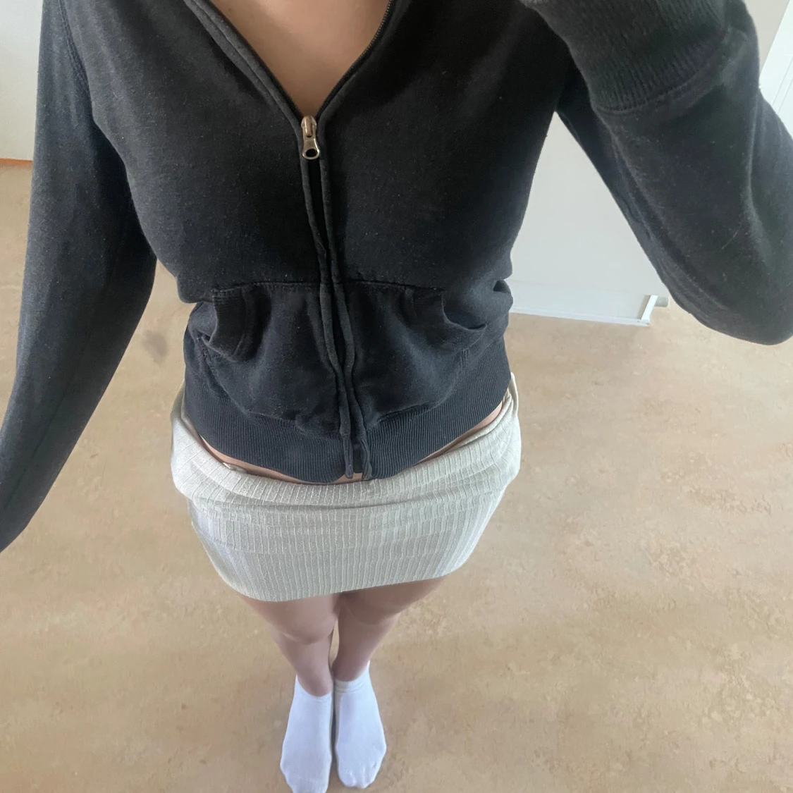 Grå kofta med dragkedja