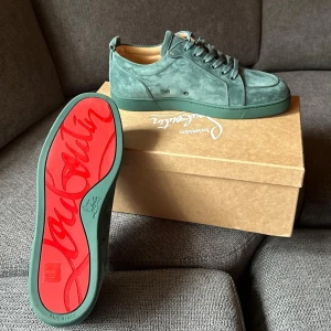 Louboutins - Storlek 44,5. I princip helt oanvända testade en gång o de var förstora