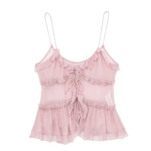 Rosa volangtopp - Ett skitsnyggt linne från Zara!! Säljer för den inte kommer till användning längre. Pris kan diskuteras. Kontakta för bilder💕