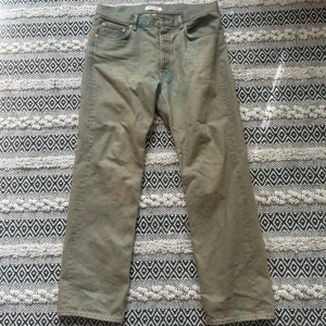 Wood wood sand wash jeans  - I väldigt bra skick bara använt dom ett fåtal gånger. Size 34-32. Väldigt unik wash på dom. Möts gärna upp i stockholm! 