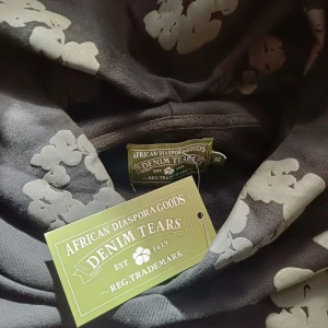 Denim Tears Hoodie | Strl. XL - Säljer en Denim Tears hoodie i storlek XL. Helt ny, tjock och riktigt bra kvalitet. Kan ej verifiera dess äkthet och säljes i befintligt skick