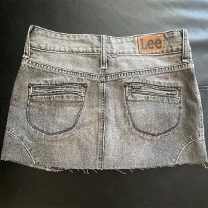 Lee jeans kjol - Super snygg grå jeans kjol från lee❣️ storlek S (Lånad bild)