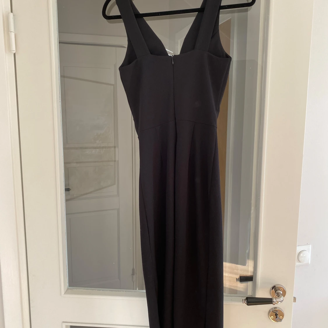 Svart midiklänning med slits - 3