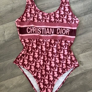 Baddräkt🌸 - Baddräkt mycket elegant till sommaren🌸🌴Di….r storlek M/L