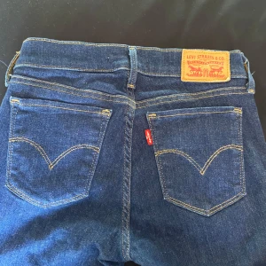 Levi's jeans - Snygga levis jeans i helt nytt skick!