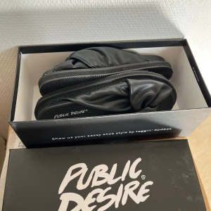 Sandaler  - Helt nya sandaler i kartong, var för små för mig och hann inte skicka tillbaka 